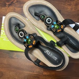 Black sandals size8